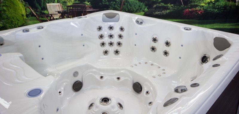 Nuage Hot Tub